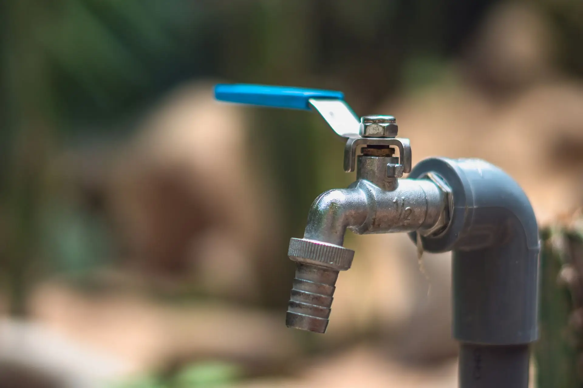Outdoor tap with a ball valve